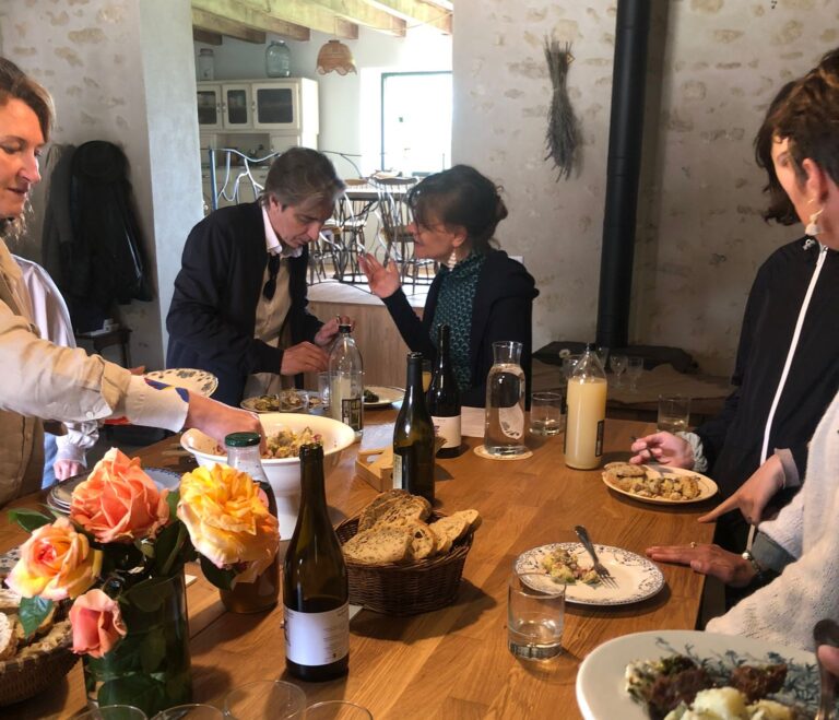 Photo des organisateur‧ices et des participant‧es de la formation De la Ferme à l'Assiette